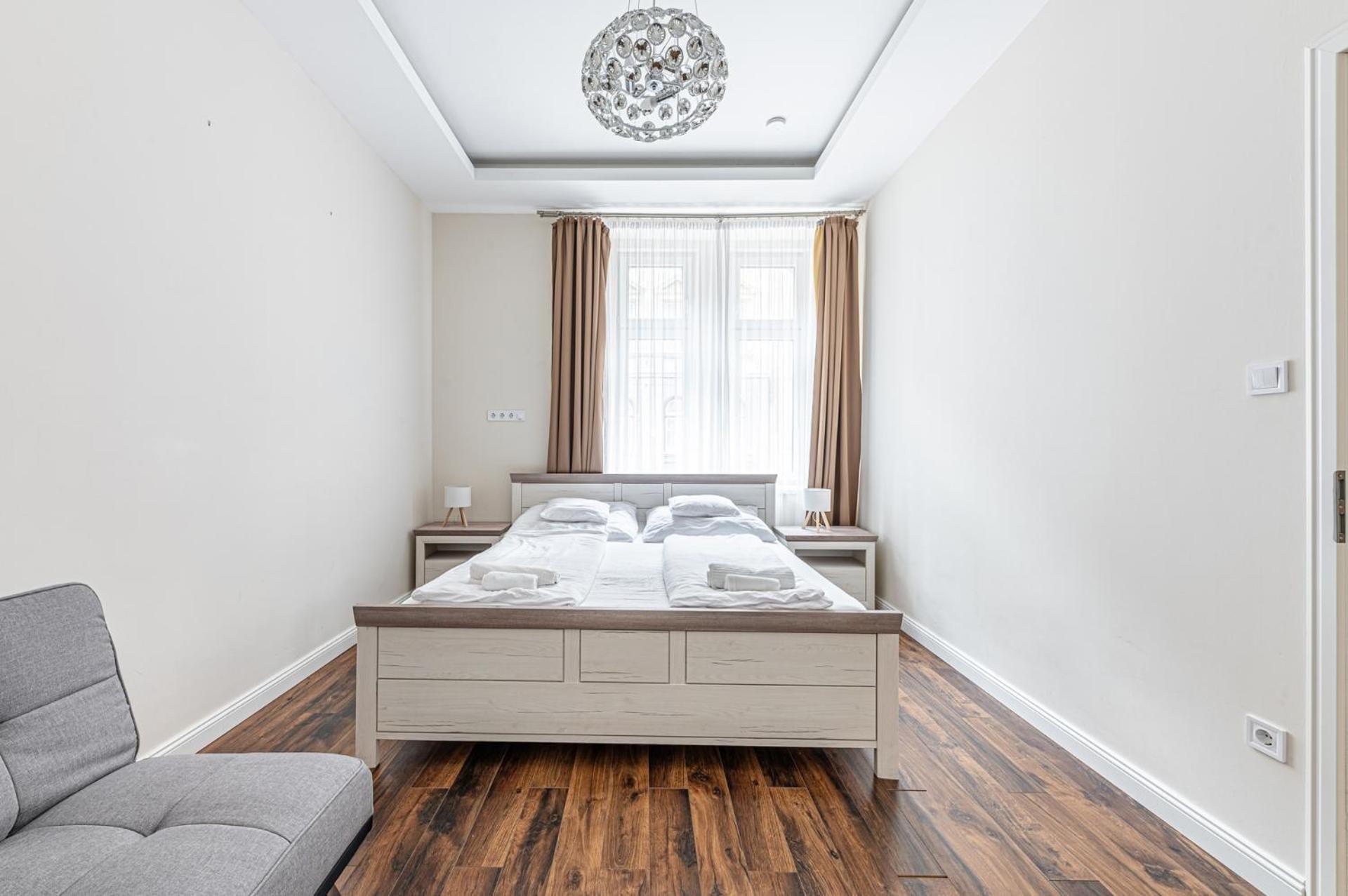 Apartment Marble Royal & Studio- Near The Park